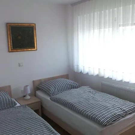 Bed & Breakfast Julija 3*