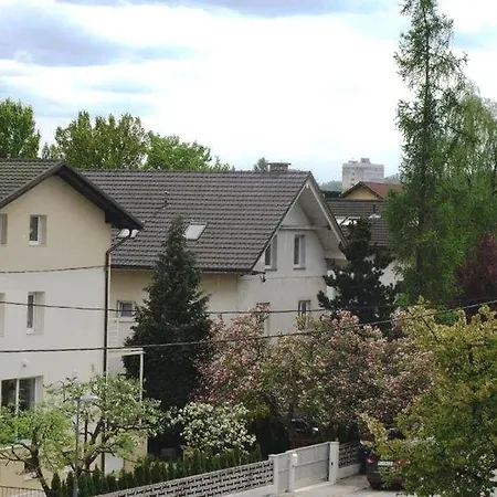 Nocleg ze śniadaniem Julija 3*