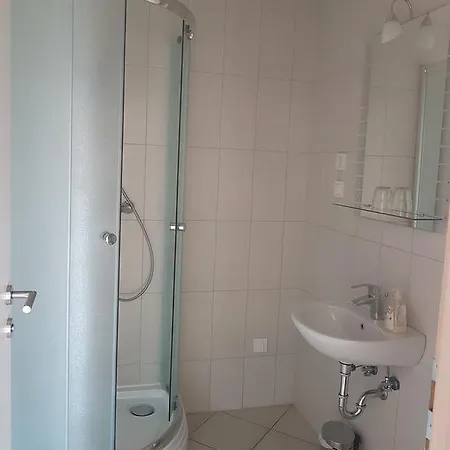Julija Nocleg ze śniadaniem 3*