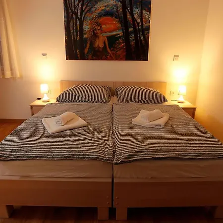 Julija Panzió Ljubljana